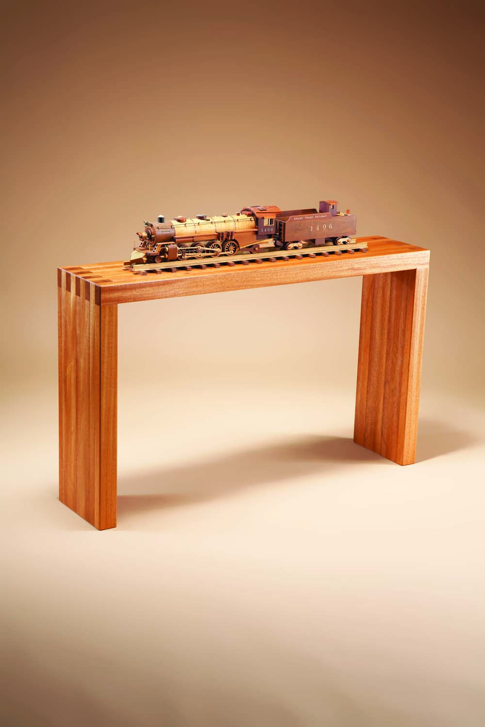 Finger-Joint Table