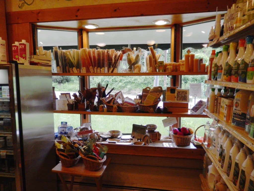 Hungry Hollow Chestnut Ridge New York, crafts display