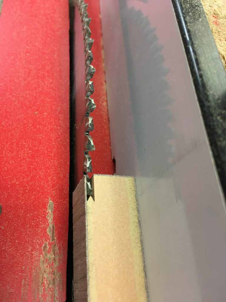 How to create a striking continuous grain veneered edge
