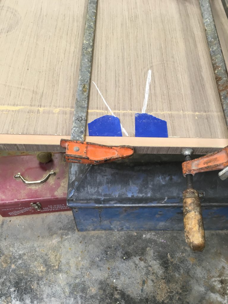 How to create a striking continuous grain veneered edge